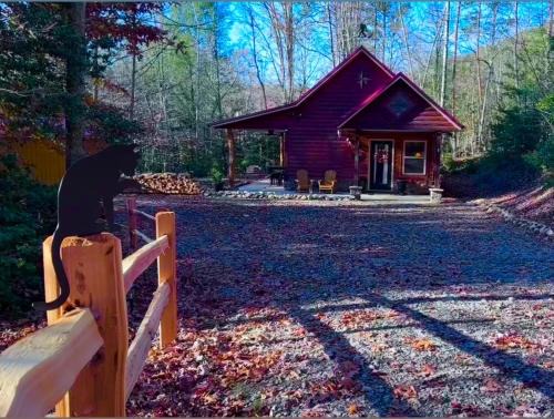 Murphy House | Appalachian Mountain Cabin-Updated-Private-Rafting on Ocoee River-Hiking-Waterfalls-WiFi-Pets OK
