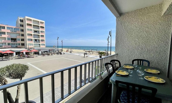Saint-Nazaire Apartment | Appart 2 pièces, 6 couchages, parking, plage à proximité - FR-1-225D-194