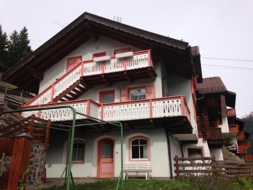 Campitello di Fassa Apartment | Appartamento Col Val di Fassa con giardino BAGNI RINNOVATI 2023