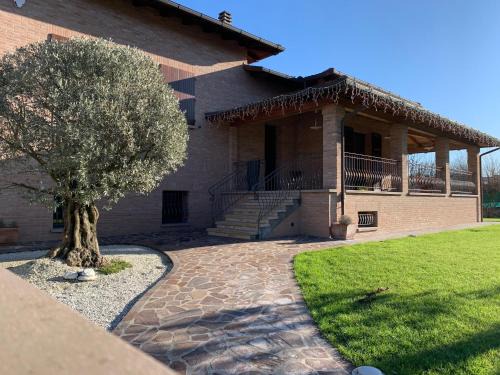 Sasso Marconi Apartment | Appartamento con giardino