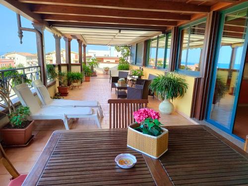 Piraino Apartment | "Appartamento del Mare Gliaca" con vista Isole Eolie,ampia terrazza,wifi e parcheggio privato gratuito