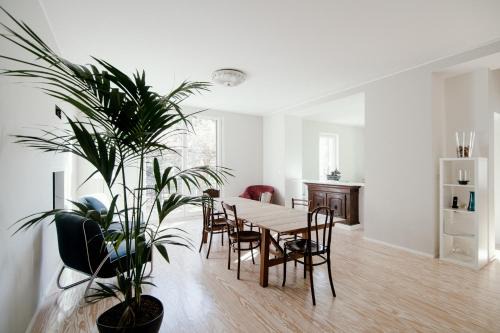Brunate Apartment | Appartamento in Villa Lina by Holiday Solutions