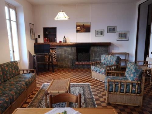 Arona Apartment | Appartamento LE DUE ROCCHE