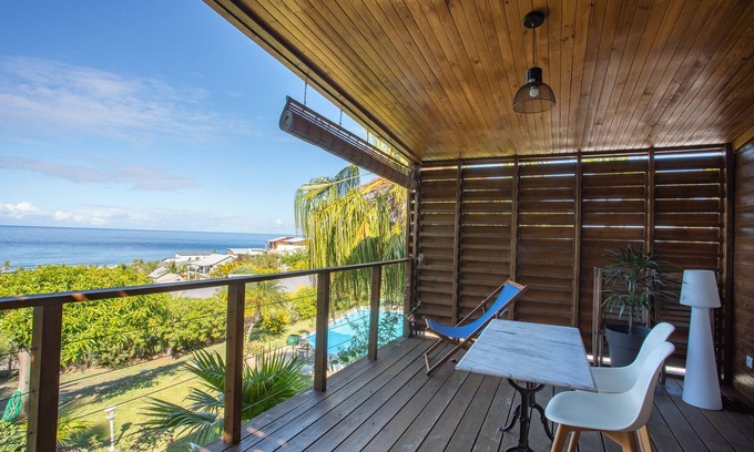 Grand Fond House | Appartement T2 calme et apaisant offrant une vue mer