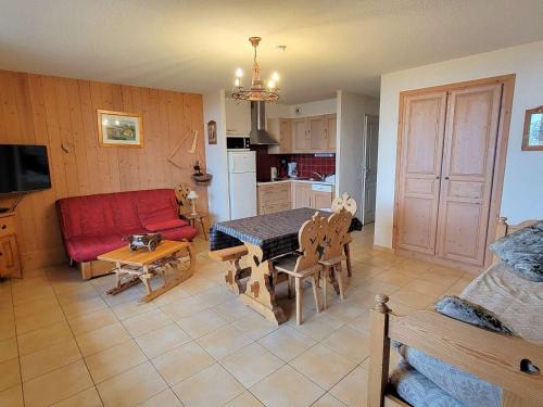 Saint-Michel-de-Chaillol Apartment | Appartement Sud 6 pers avec Terrasse, WiFi, et Parking Optionnel - Animaux Admis - FR-1-393-32