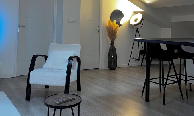 Anatole France Apartment | Appartement Équipé à 5 Minutes du Centre Historique