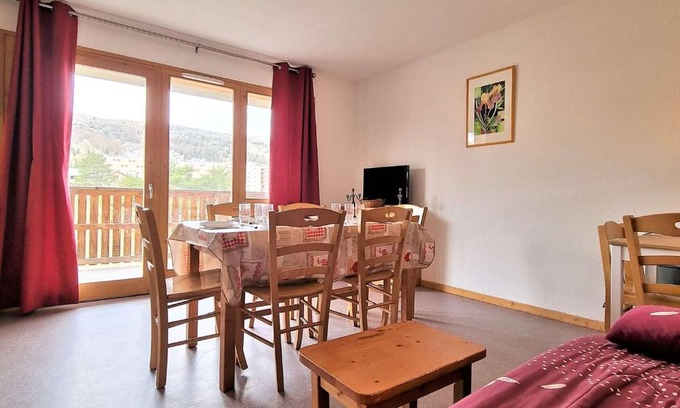 Saint-Etienne-en-Devoluy Apartment | Appartement 8 pers avec balcon, proche commerces et pistes, casier à ski - FR-1-525-199