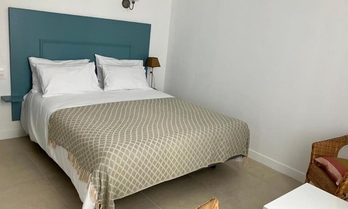 Les Halles - Valliere Apartment | Appartement calme centre ville à 80m des Halles