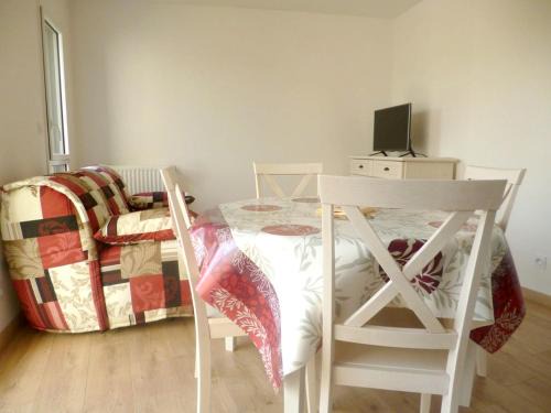 Dinard Apartment | Appartement charmant à Dinard avec balcon et jardin