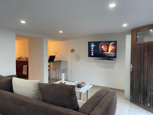 Folschviller Apartment | Appartement cosy avec terrasse jardin