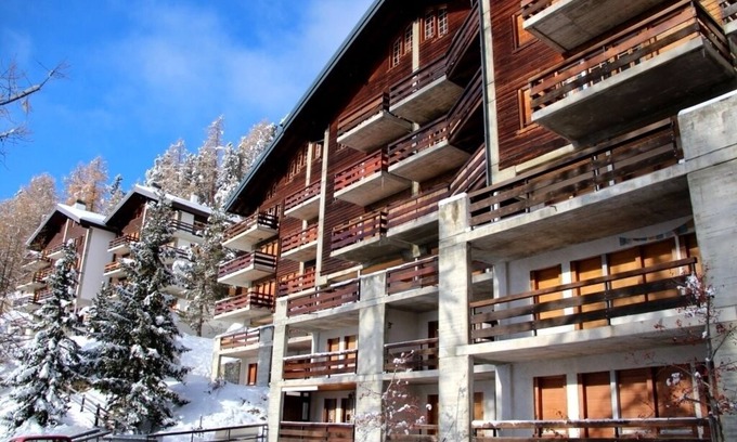 Chandolin Apartment | Appartement de 3 pièces situé au 1er étage dans la résidence Les Roches, idéal pour 4 à 6 personnes.