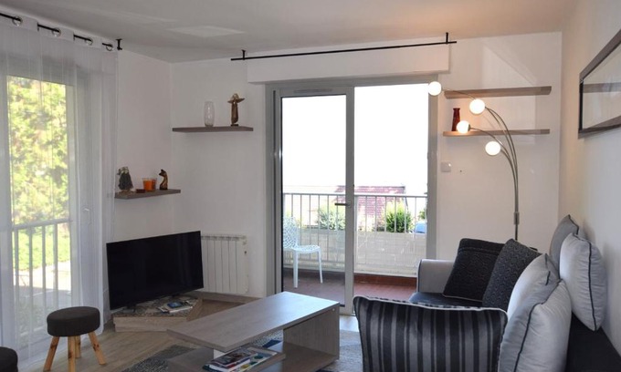 Evian-les-Bains Apartment | Appartement moderne avec balcon à Évian-les-Bains - FR-1-498-80