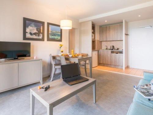 Perros-Guirec Apartment | Appartement plage de Trestraou 45m2