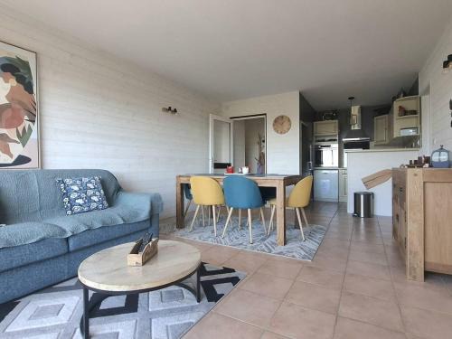 Pyrenees 2000 Apartment | Appartement rénové 3 pièces avec terrasse, casier à skis et parking privé à Bolquère - FR-1-592-40