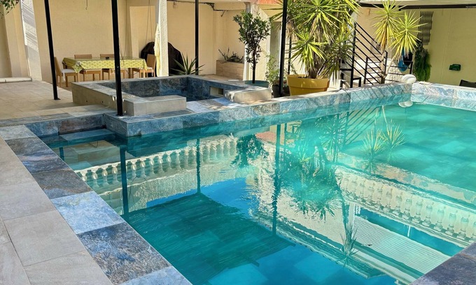 Anatole France Apartment | Appartement Terrasse Proche Centre et Canal