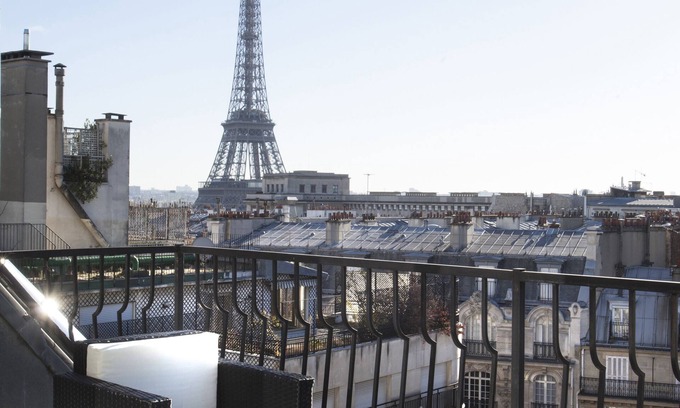 Chaillot Apartment | Appartement vue sur la Tour Eiffel