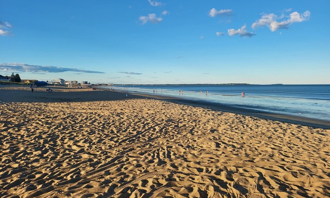 Ocean Park Condo | Appealing two-bedroom, one-bathroom condo, two short blocks from the beach!