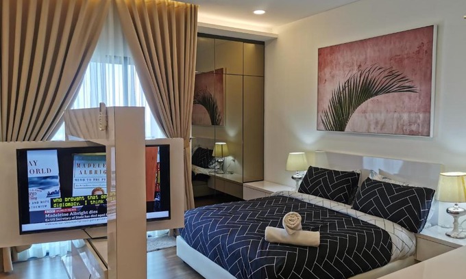 Seri Kembangan Apartment | Apple6@Menara Simfoni/Symphony Tower C180/Cheras/Netflix/TV Box/Wifi/Free Parking