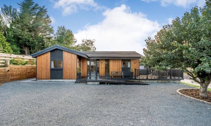 Ayr Cabin | Appletree Lodge with Hot Tub