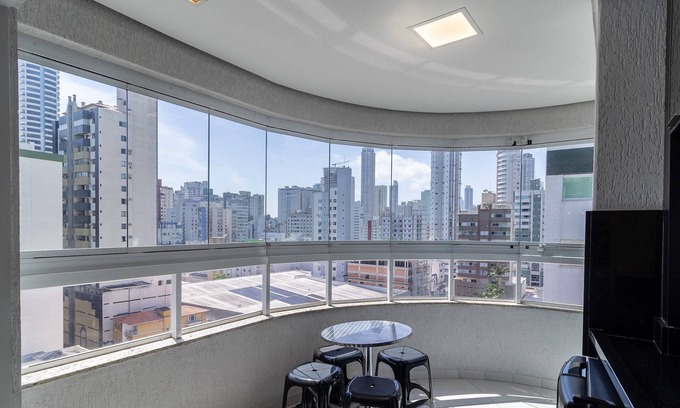 Centro Apartment | Aprt w Balcony 600m fr the Coast Centro BC Ejf0702