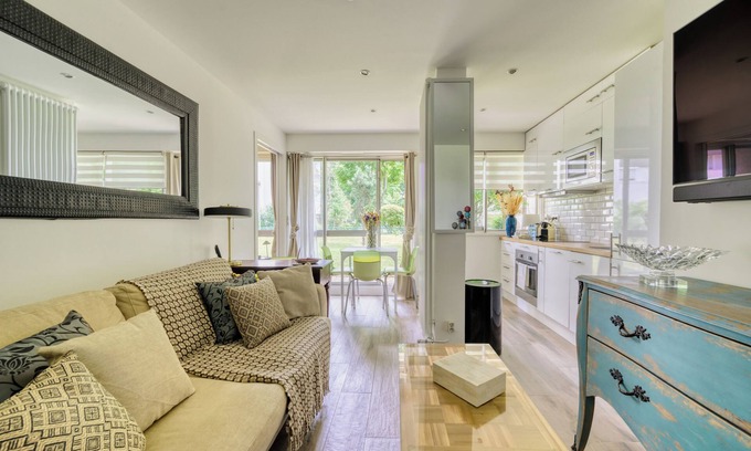 Clichy Apartment | Apt 37 m², 1 Chambre, vu Jardin à Clichy Avec une Place de Parking