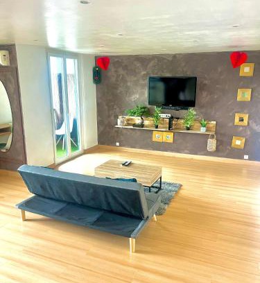 Montolivet Apartment | Apt Chic with view on Collines de Marcel Pagnol Wifi free parking and clim