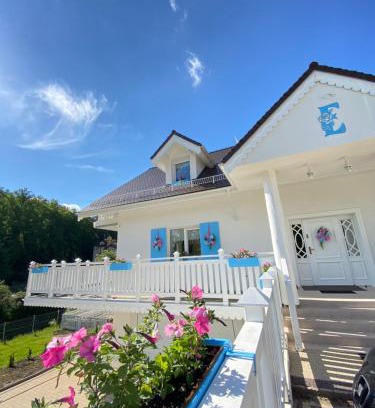 Karpacz Apartment | Apt FIONA2 Centrum700m Parking Bezpłatny Monitorowany Salon TV Sypialnia Tv Łazienka Kuchnia Rekuperacja