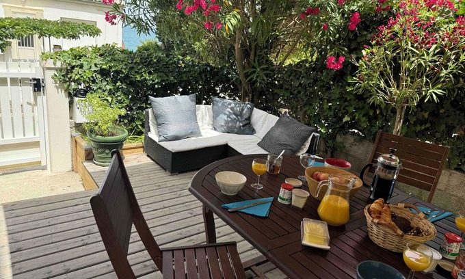 La Franqui Apartment | Apt La Franqui - Terrace - Greenery and sea view