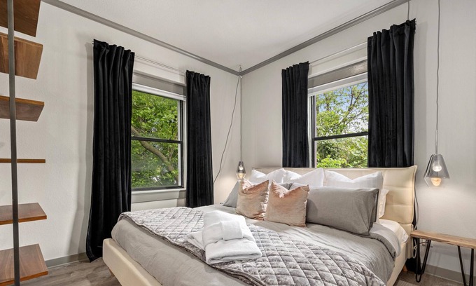 Fayetteville Apartment | Apt on Town Square - Ultimate DT Fay Location!