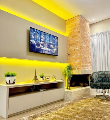 Carniel Apartment | Apto Encantador com Lareira, piscina e jacuzzi