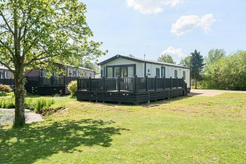 Great Houghton House | Aquadrome Abode - Billing Aquadrome
