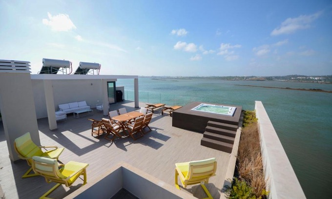 Mexilhoeira da Carregacao Apartment | Arade Riverside Modern Apartment