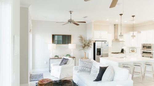 Panama City Beach House | Arcade Bar Prominence Resort Pool and Gym Access Close to Beach Sea Happy