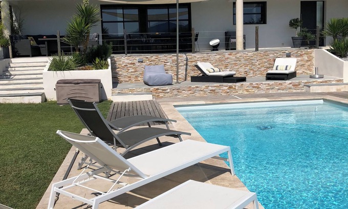La Bouilladisse Villa | Architect-designed house with swimming pool between Cassis and Aix en Provence