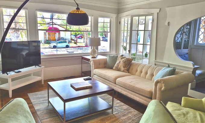 Alameda House | ARCHITECTURAL GEM 6bdrm island 2700+ sqft spa, theater, grill, yard, office