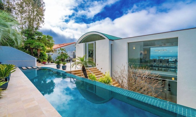 Country Club House | Architectural Masterpiece Overlooking La Jolla