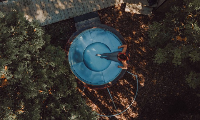 Les Eboulements Cabin | Architecture and design awards winning cabin with hot tubs and sauna.