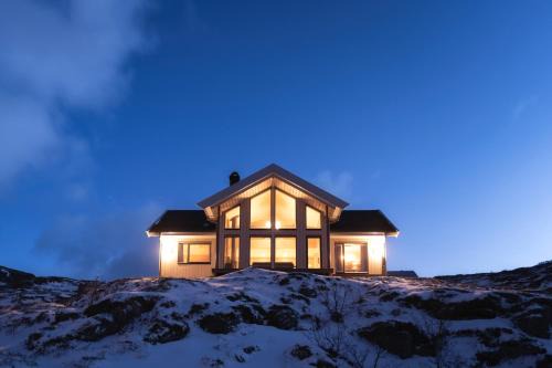 Sennesvik House | Arctic Oasis Haven