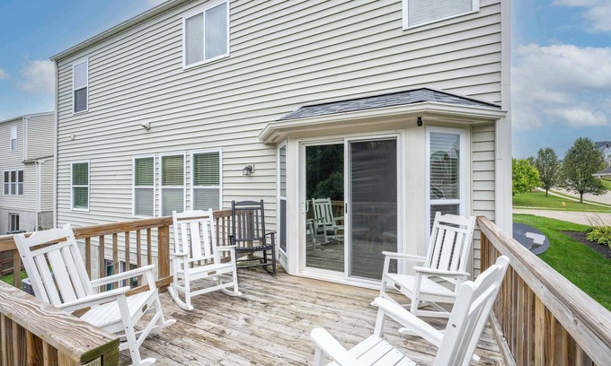 Walton House | Ark & Creation Retreat For 12!