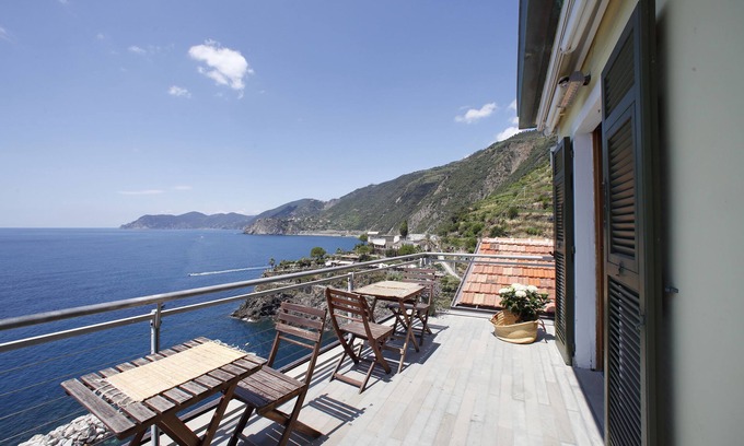Manarola House | Arpaiu - Odeyo Sas