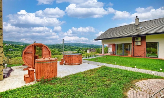 Stryszow Villa | ArPioNa dom nad jeziorem z jacuzzi, sauną i placem zabaw