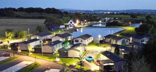 Fenwick Cabin | Arranview Lochside Pods & Lodges all with private Hot-tubs
