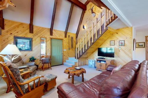 Ponderosa Pines House | Arrowhead Cabin