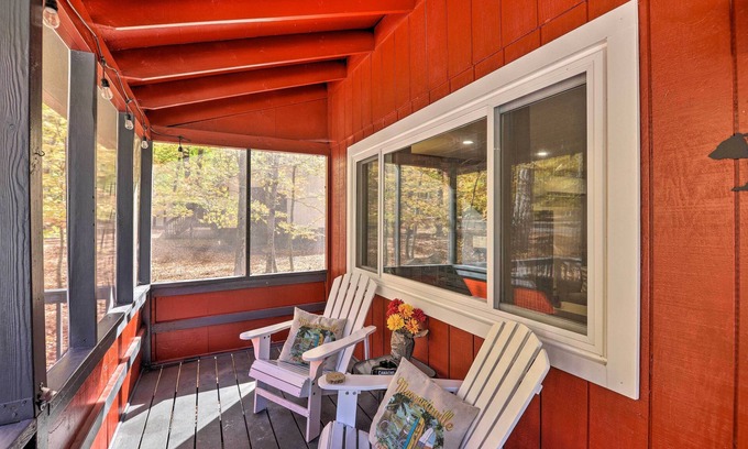 Thornhurst Cabin | Arrowhead Lake Amenities: Quaint Home w/Fireplace