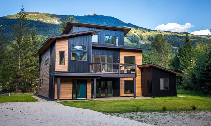 Revelstoke Bed & Breakfast | Arrows Edge Lodge