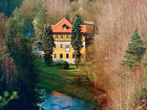 Grossschirma Apartment | Art Nouveau Haven by the Mulde