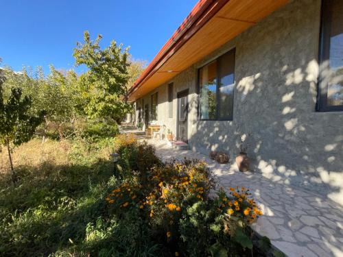 Garni Cabin | Art Rooms Garni B&B