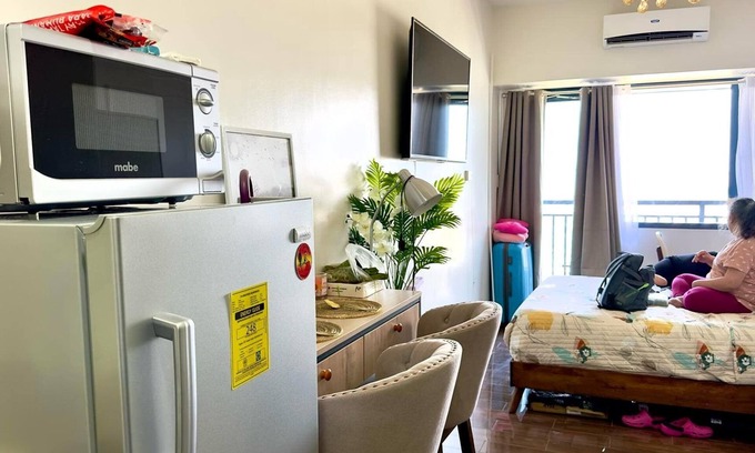 Salcedo Village Condo | ART's Nest at Air Residences Vibrant Condo in Makati central business district