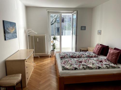 Iselin Apartment | Art studio 64