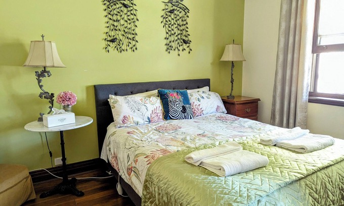 Glandore House | ArtDeco Comfy 3BR Retreat near Airport-City-Coast